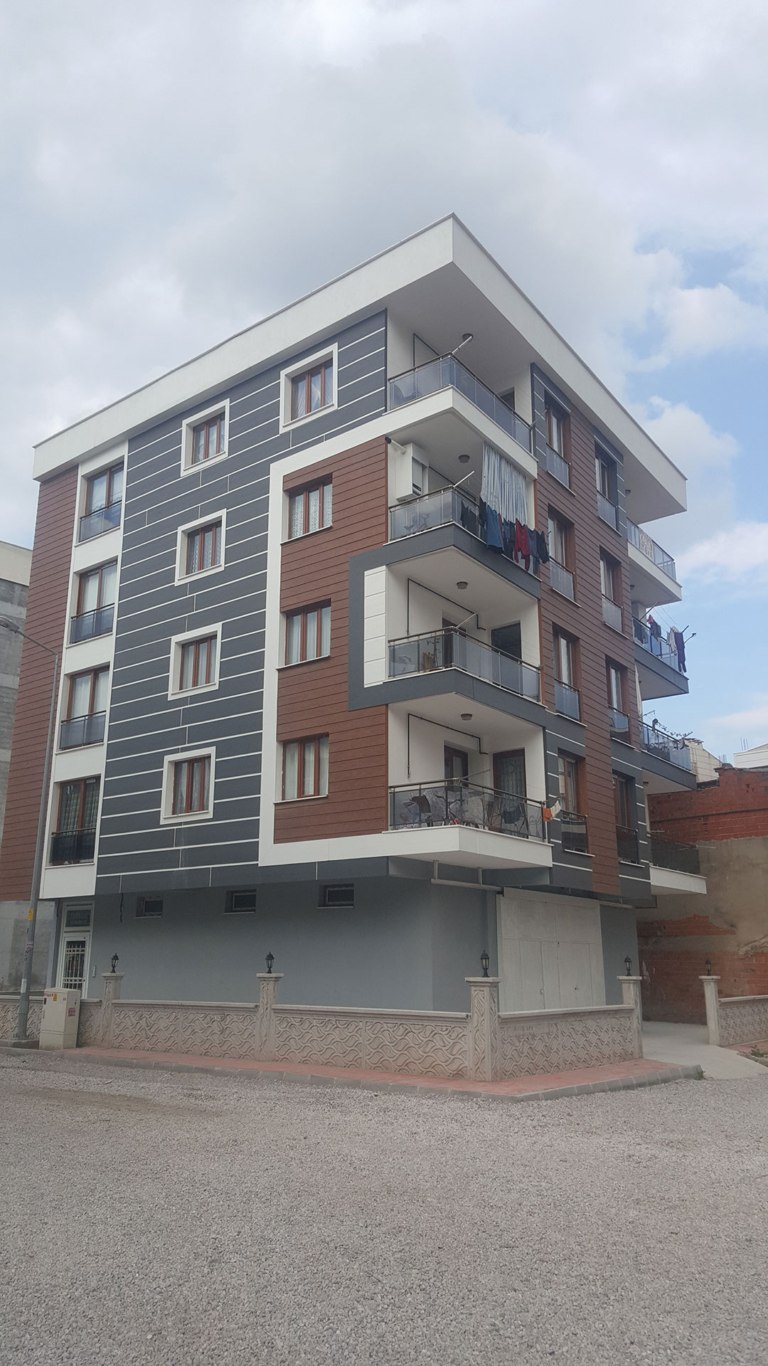 Yunusemre Yaprak Apartmanı